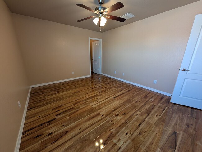 Building Photo - 4 Bedroom 3 Bathroom Circle Cross Ranch Home