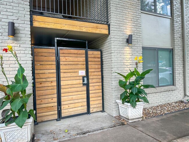 Building Photo - 1307 Norwalk Ln