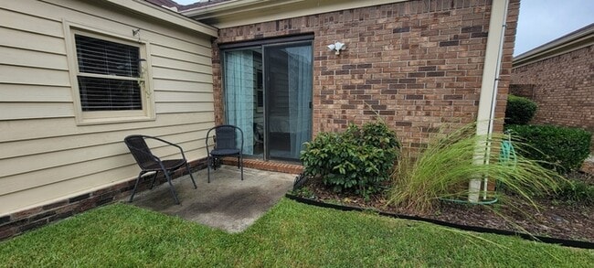 Building Photo - 140 Patio Pl