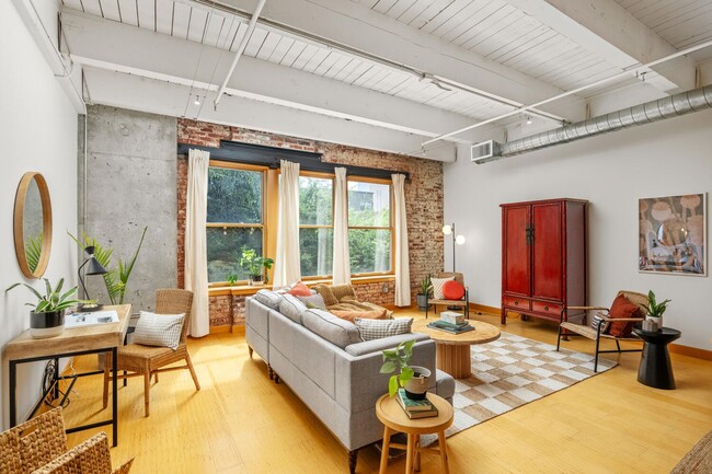 Building Photo - Gorgeous loft in a converted window factor...