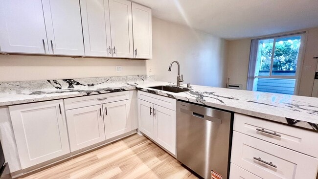 Building Photo - Move-In Ready Serra Mesa 3BR/2BA Condo, Newly Remodeled with Offstreet Parking