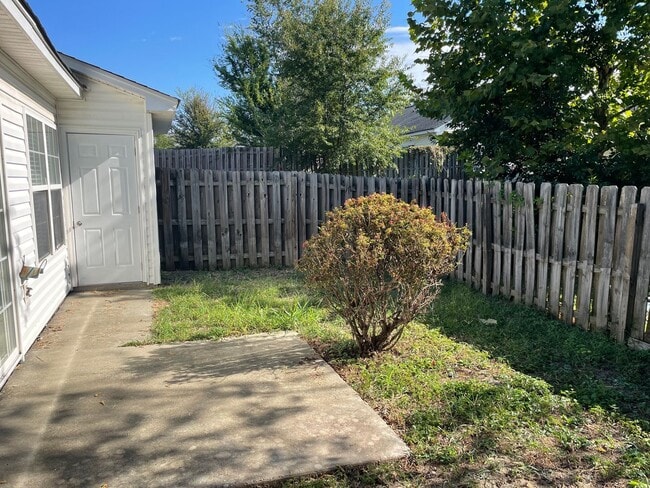Building Photo - Cozy Two Bedroom Condo Close to Ft. Jackson!