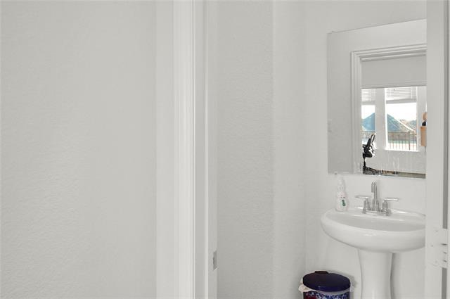 Building Photo - 10018 Farmland Dr