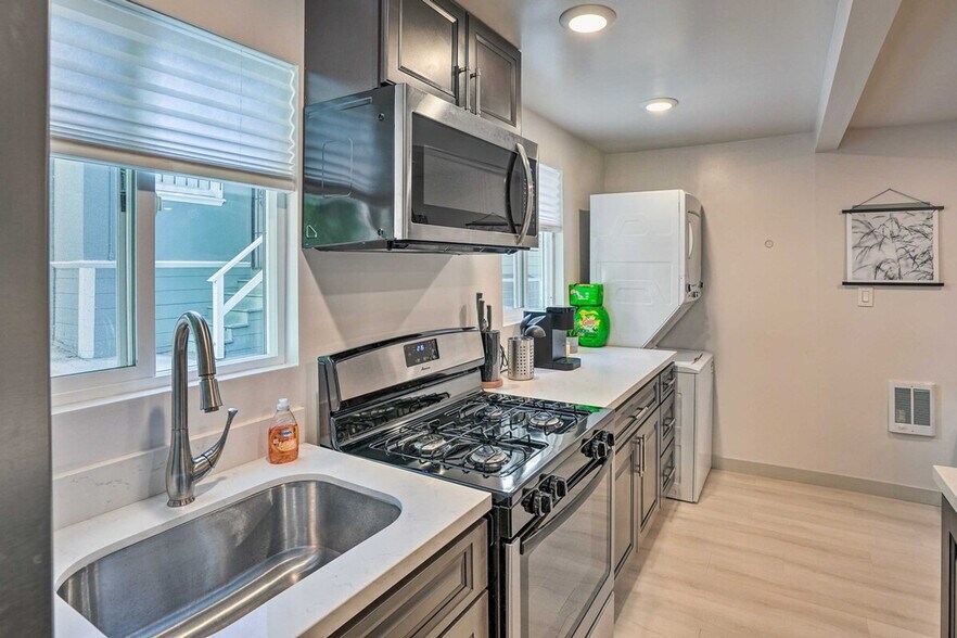 Building Photo - 2715 MacArthur Blvd