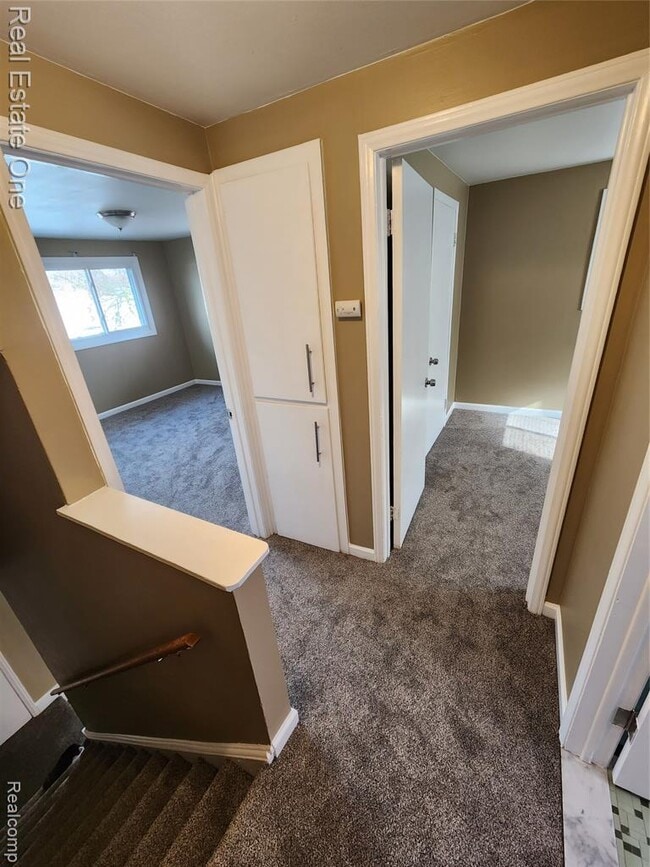 Building Photo - 8741 W Nine Mile Rd