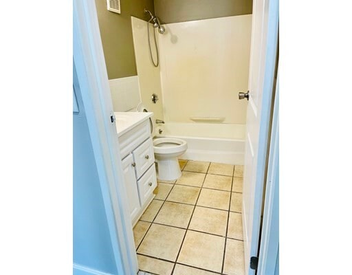 Building Photo - 451 School St