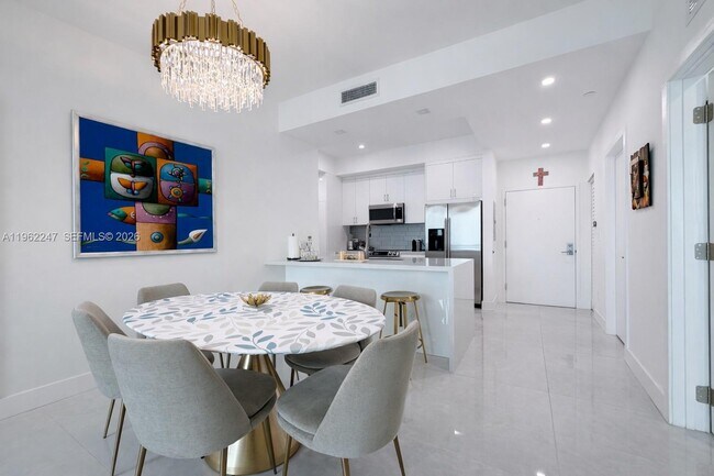 Building Photo - 2525 SW 3rd Ave