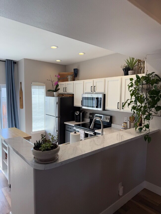 Building Photo - "Charming 2-Bed Townhouse in Littleton: Spacious 1,256 Sq Ft with 2 Full Baths & 1 Half Bath!"