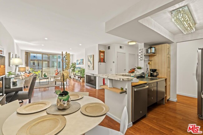 Building Photo - 1745 Camino Palmero St