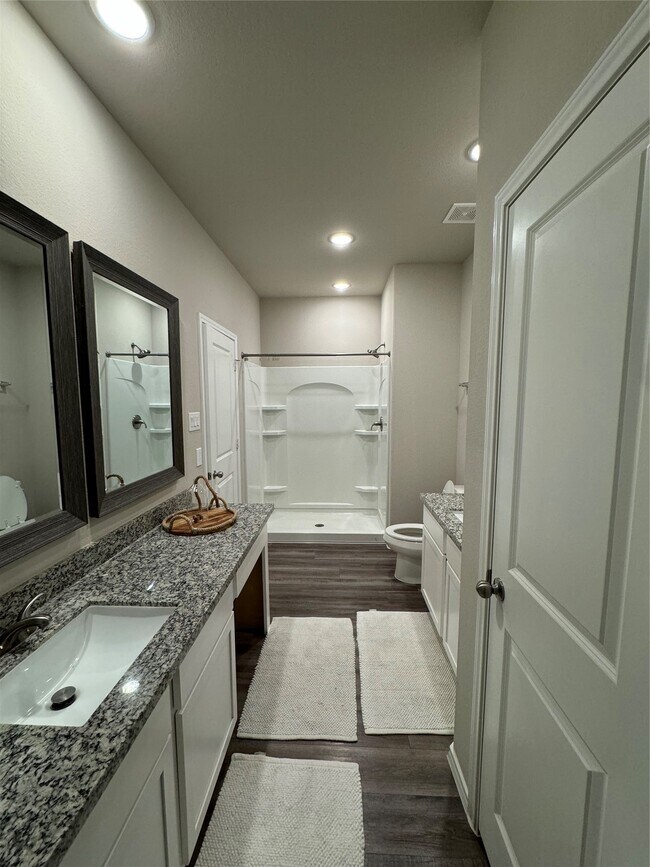 Building Photo - 710 Crystal River