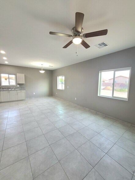 Living/Dining room - 5819 S Randall Blvd
