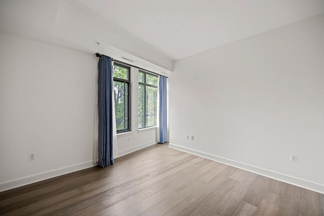 Building Photo - 2425 L St NW