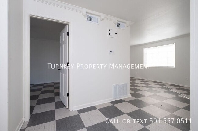 Building Photo - 615 Sherman St