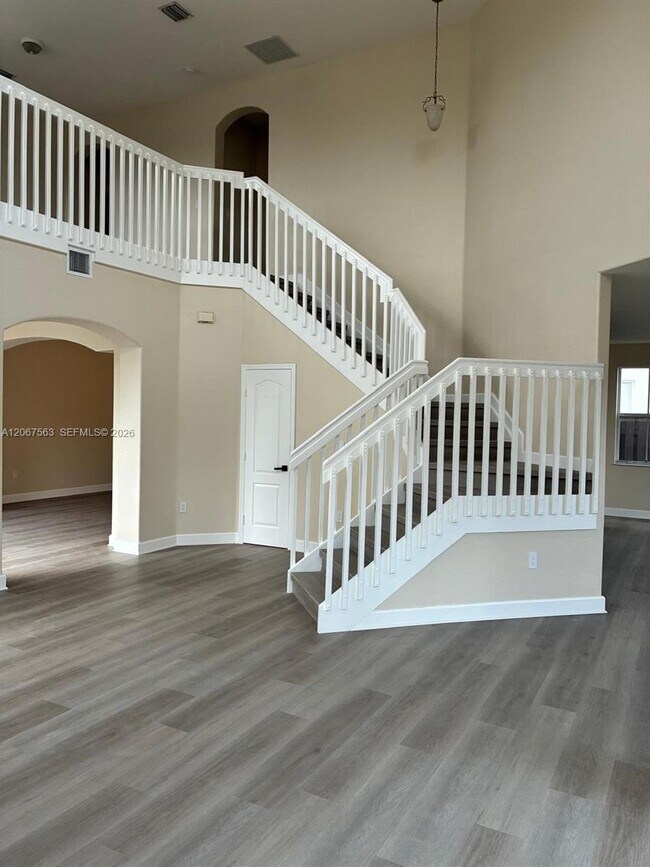 Building Photo - 8205 NW 116th Ave