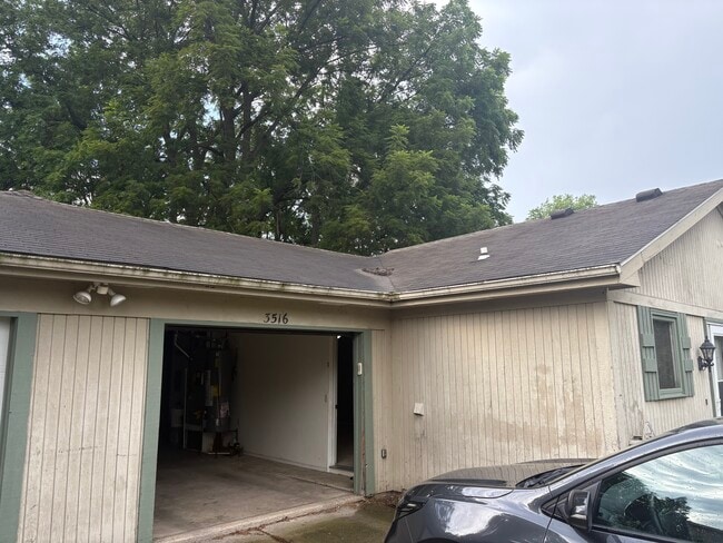 Building Photo - 3516 Kendale Dr