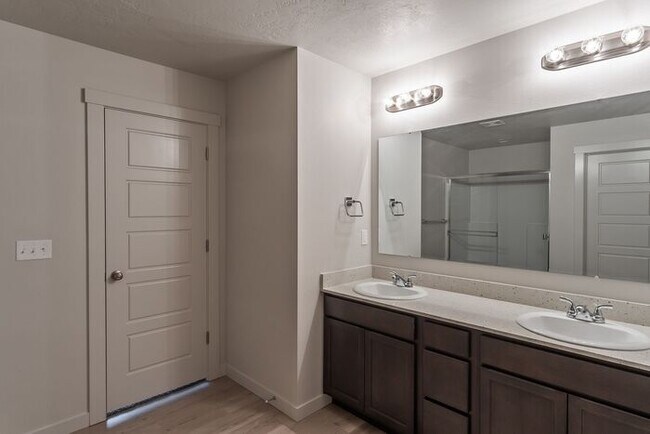 Building Photo - Townhomes at Bent Rock