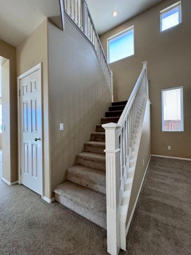 Building Photo - 4 Bedroom Menifee home on Menifee Lakes Go...