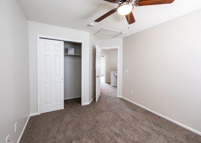 Building Photo - Newly Updated 4 Bed Home Centrally Located