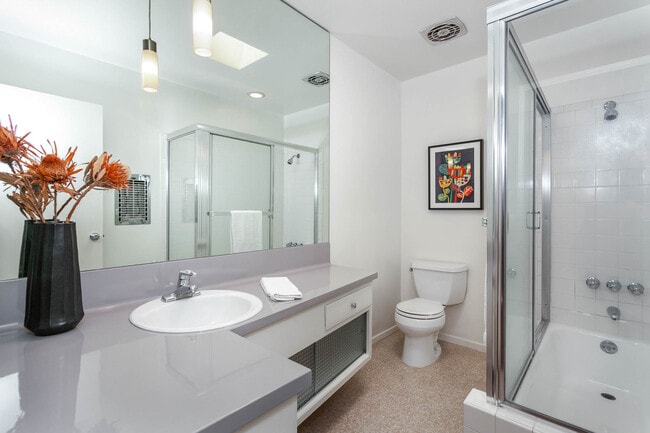 Building Photo - 938 San Vicente Blvd