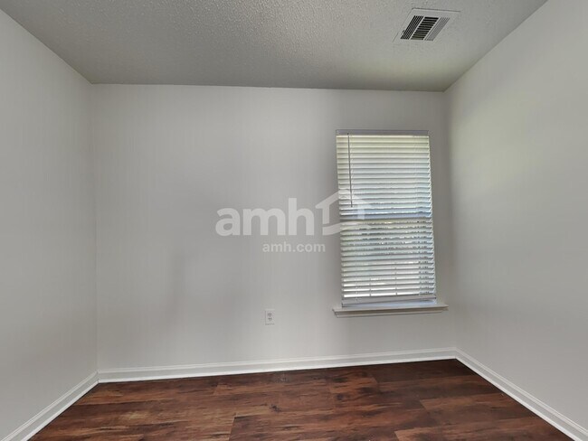 Building Photo - 145 Parkview Rd