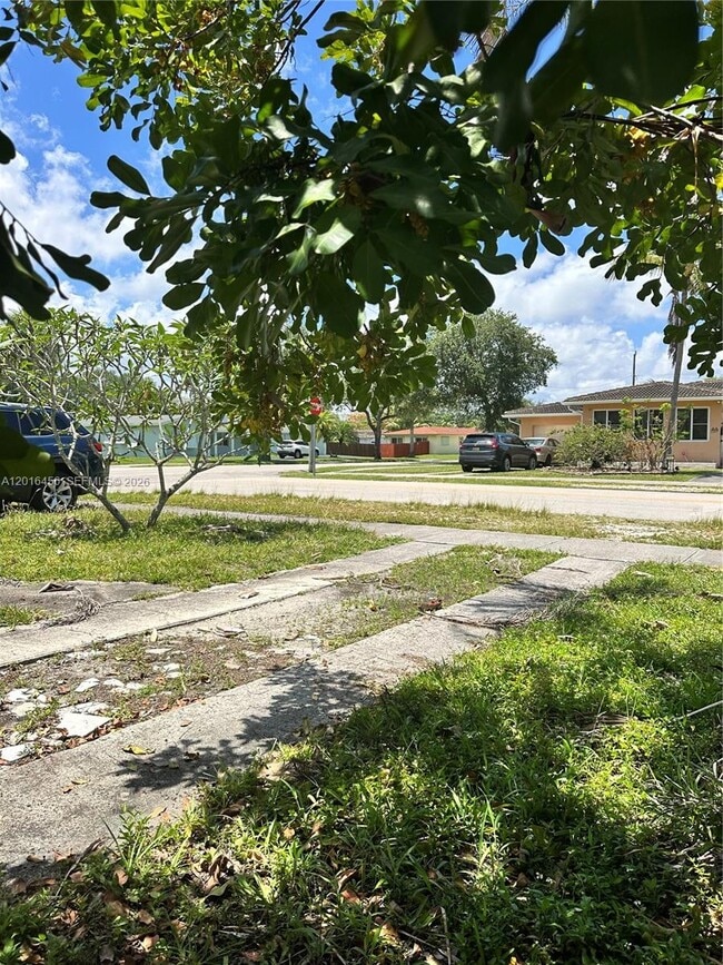 Building Photo - 1427 N 26th Ave