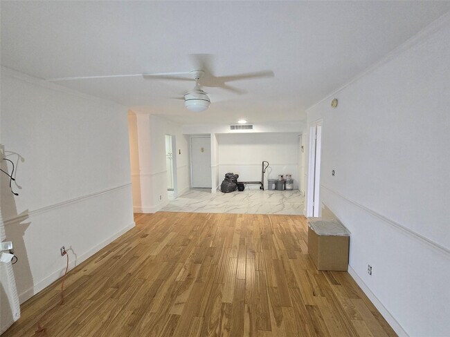 Building Photo - 733 SE 1st Way