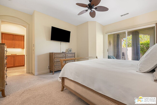 Building Photo - 88 Vía Las Flores