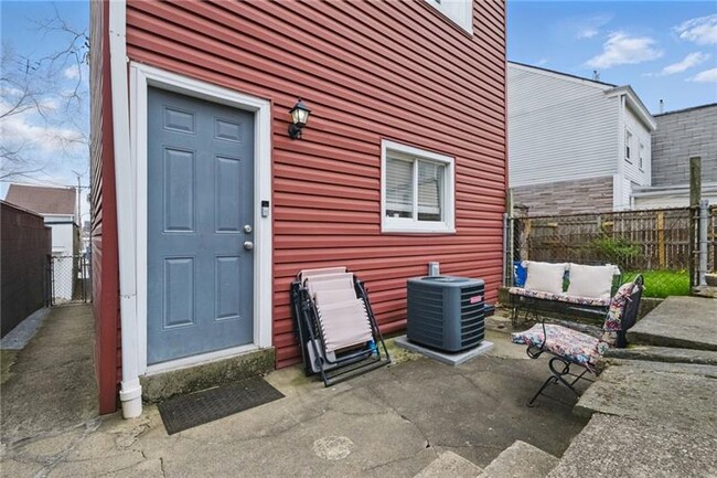 Building Photo - 431 Cedarville St