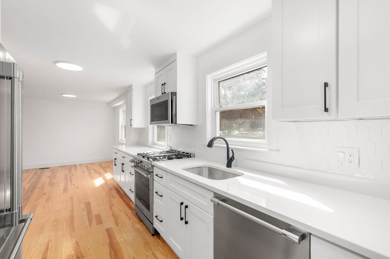 Building Photo - 29 Beaconwood Rd