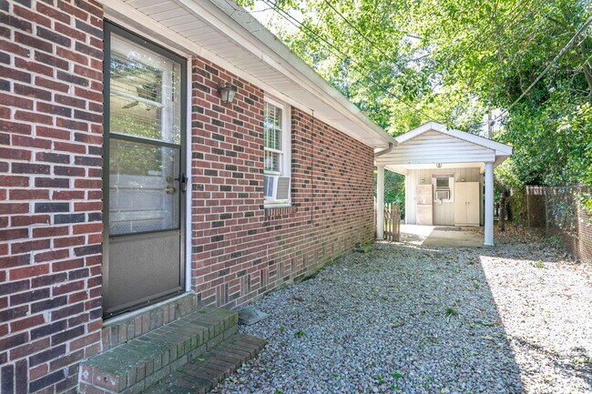 Building Photo - Beautiful rental full of character and charm located in The Avenues of Cayce! Close to USC!