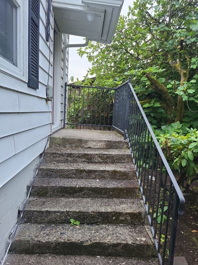 Building Photo - 1/2 off 1st Month's Rent - Charming Vintage Three Bedroom In Camas