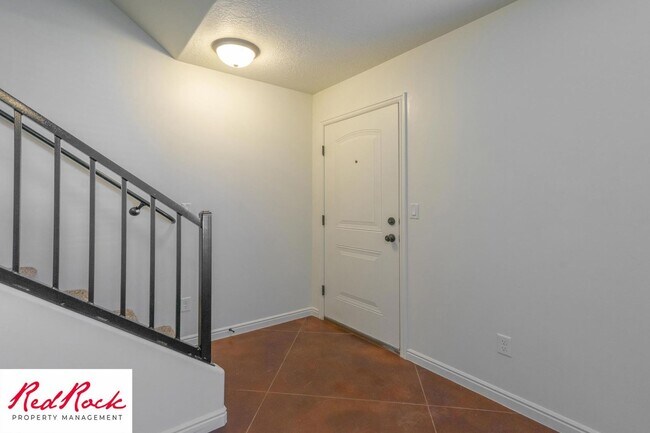 Building Photo - DOG-FRIENDLY 3 Bedroom Townhome with INTERNET INCLUDED!