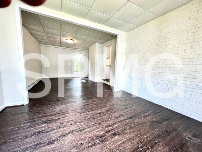 Building Photo - 1662 Barnett Rd NW