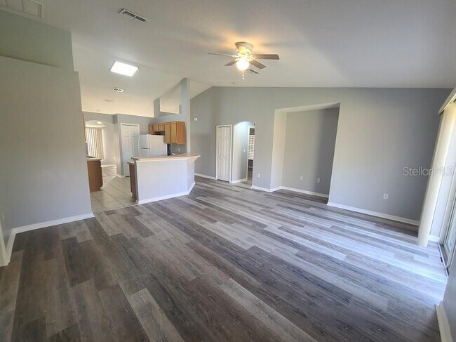 Building Photo - 6425 Grapewood Rd