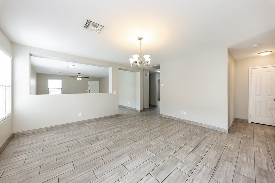 Building Photo - 11522 W Wethersfield Rd