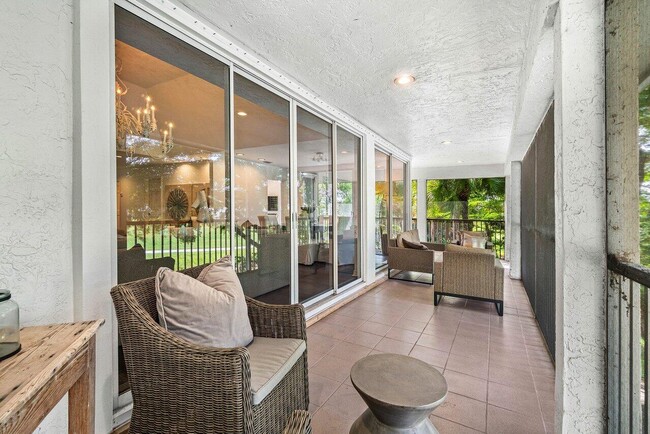 Building Photo - 11823 Pebblewood Dr