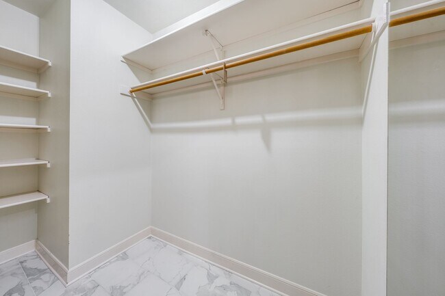 Building Photo - LINCOLN HEIGHTS 3-BEDROOM