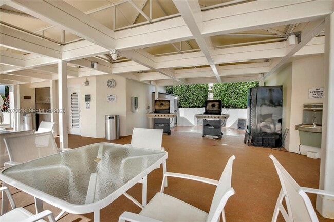 Building Photo - 20185 E Country Club Dr