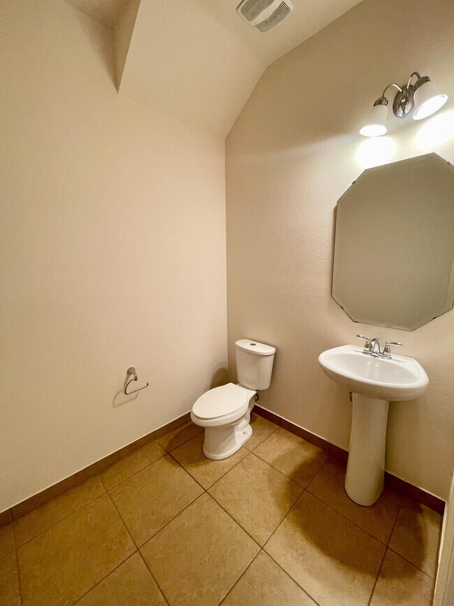 Building Photo - 10132 Eagle Creek Center Blvd