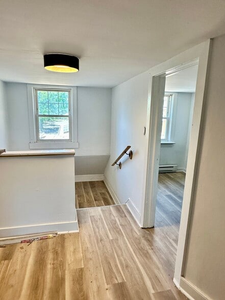 Spacious second-floor landing connecting living and bedroom areas. - 328 High St
