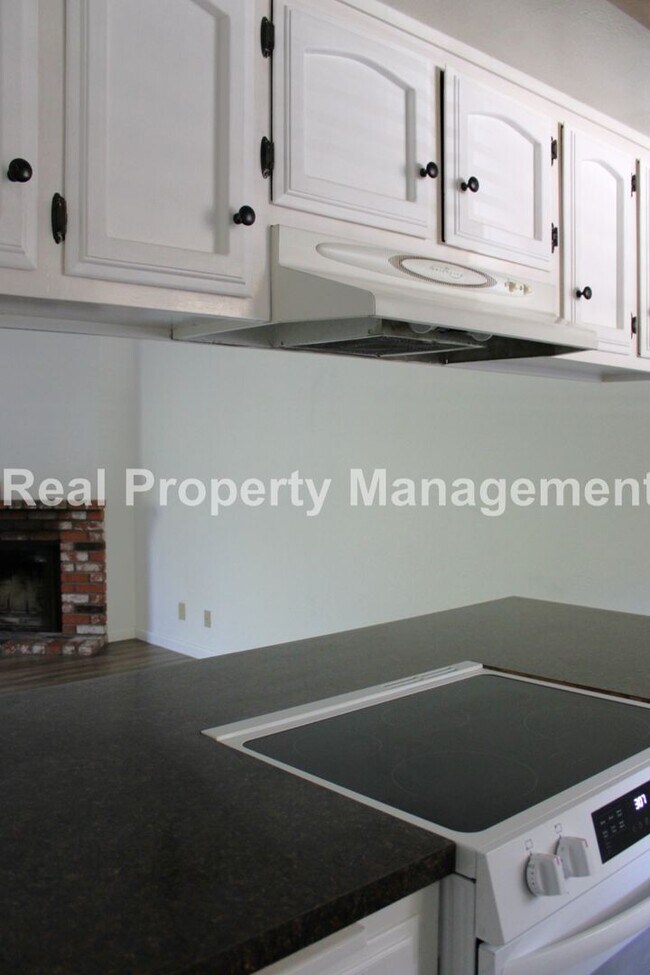 Building Photo - LEASE PENDING - Spacious San Luis Obispo C...