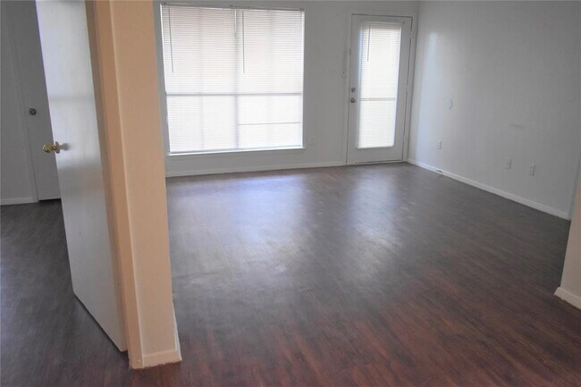 Primary Photo - 13480 S Thorntree Dr