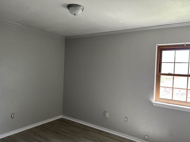 Building Photo - 919 Marilyn Dr