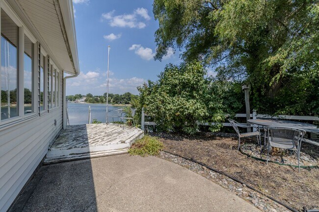 Building Photo - Lakefront Dream Home – 3BD | 2BA
