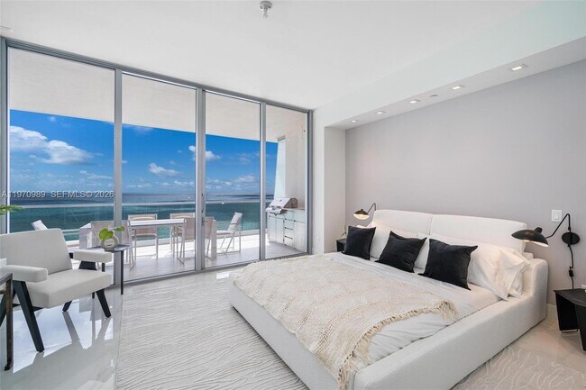 Building Photo - 18501 Collins Ave