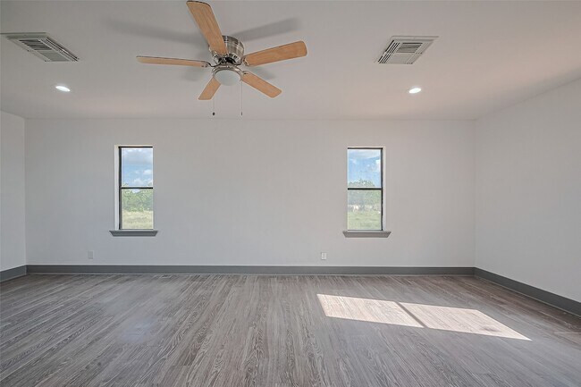 Building Photo - 22334 FM 762 Rd