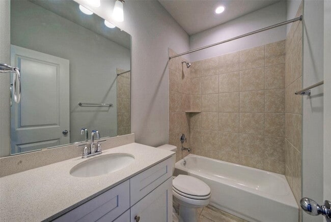 Building Photo - 2312 Castillo Dr