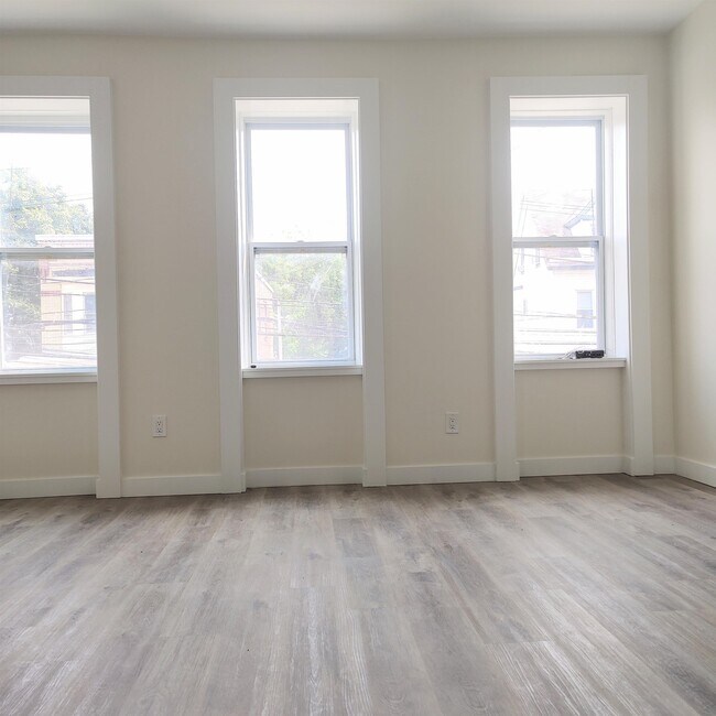 Building Photo - 287 Bergen Ave