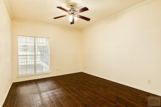 Building Photo - 921 Marine Dr