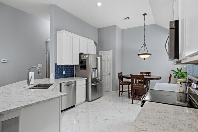 Building Photo - 123 Justin Leonard Dr